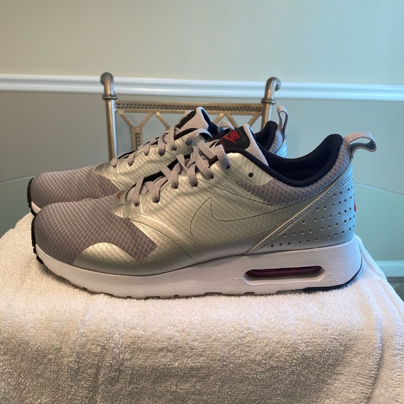 Nike Women’s Air Max Tavas - Picture 4 of 10